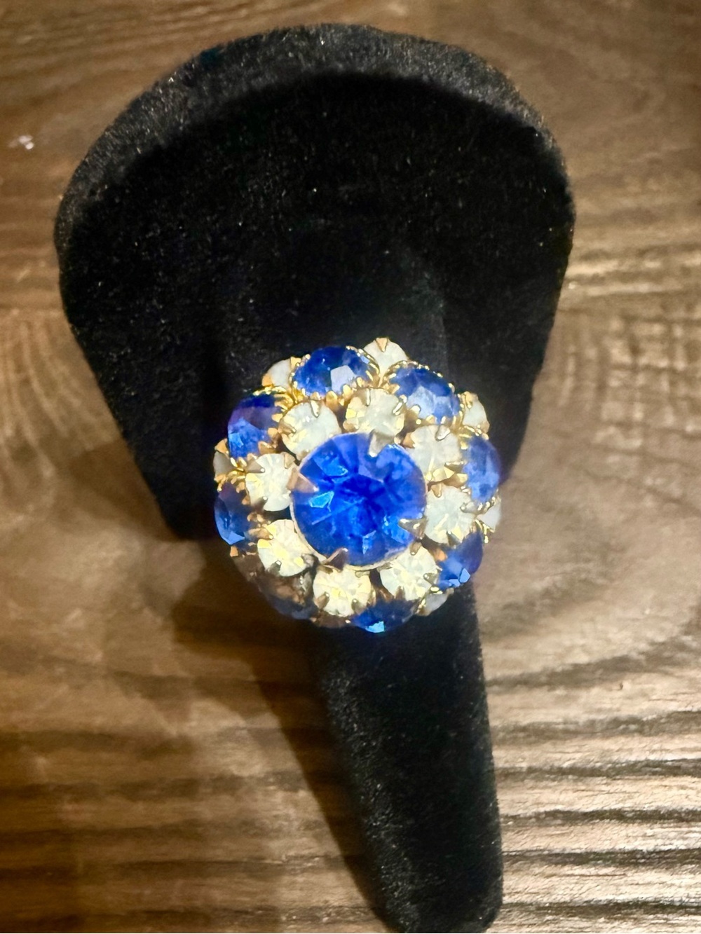 Vintage Mid-Century Blue Rhinestone Dome Cocktail Ring – Twisted Rope Band - Picture 5 of 7